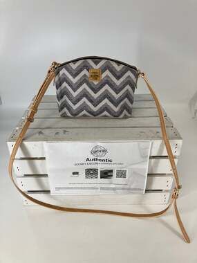DOONEY & BOURKE SMALL LEATHER CHEVERON CROSSBODY BAG
